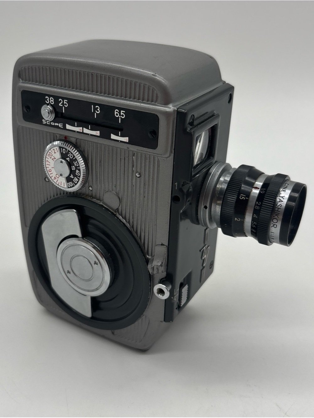 Vintage Yashica-8 Spring Wound 8mm Movie Camera with Yashikor 1:1.9 Lens READ